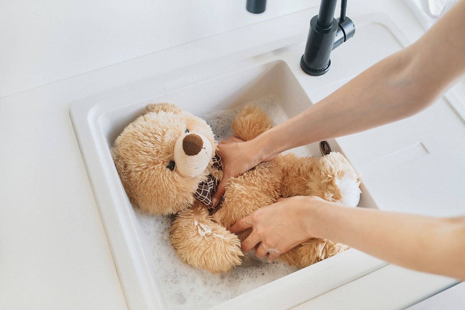 Cách Giặt Gấu Bông Không Bị Xù Lông